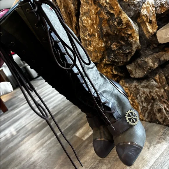 Ellie Dark Green Lace-Up Heeled Boots - Picture 3 of 10